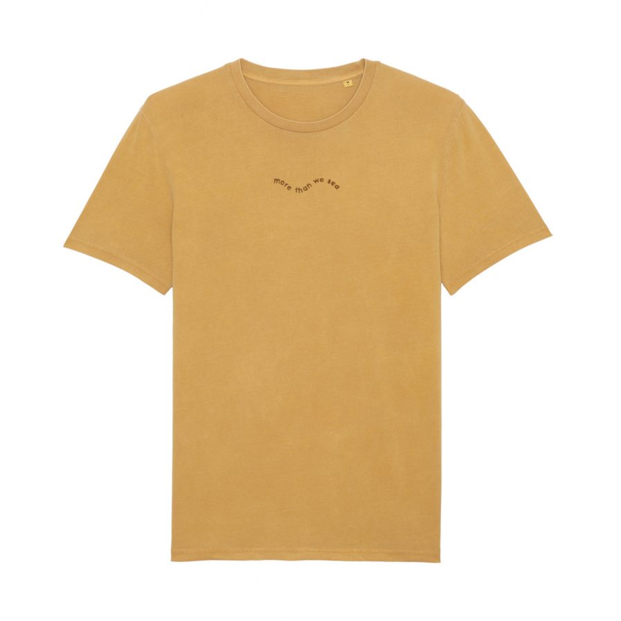 gelbes T-Shirt mit Aufschrift more than we sea