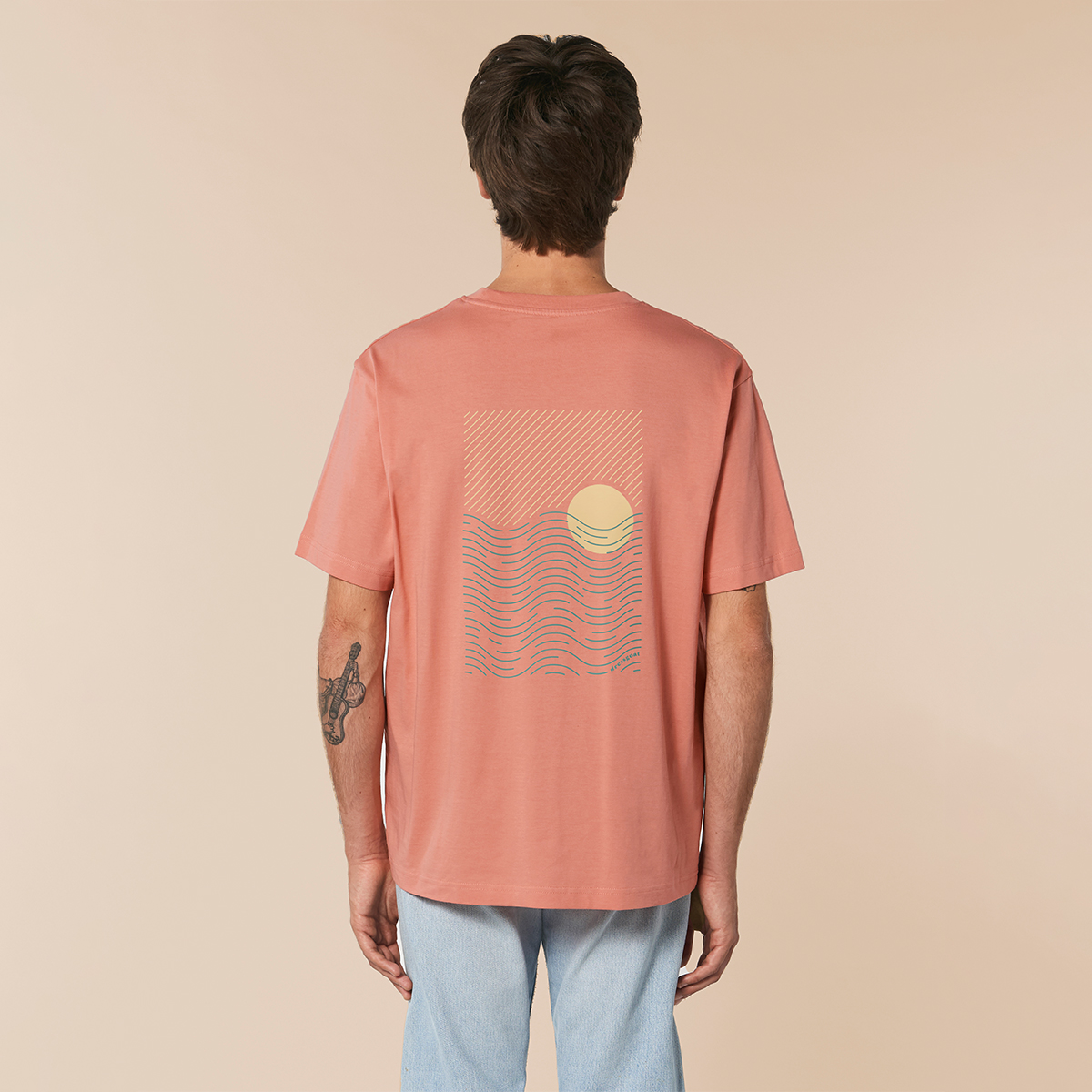 Rückenprint auf rosa orangenem T-Shirt