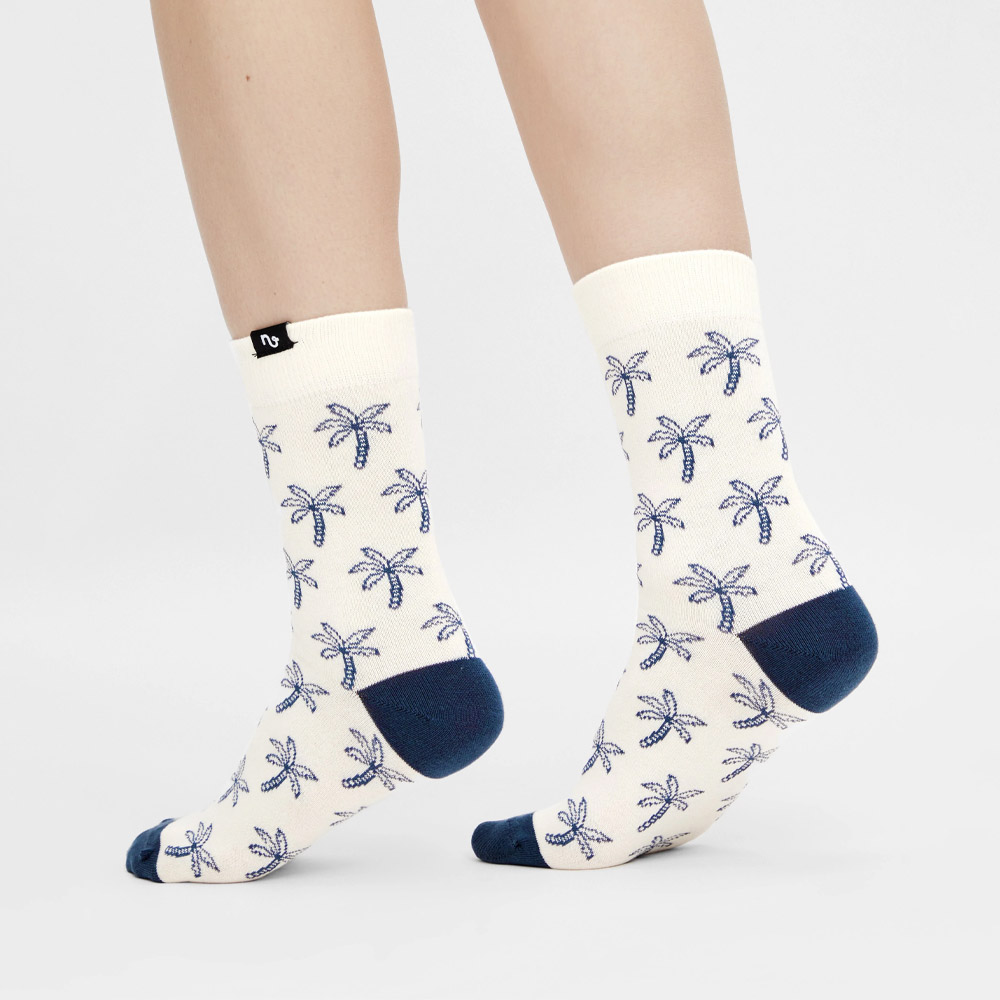 Weiße Socken mit blauen Palmen Motiv
